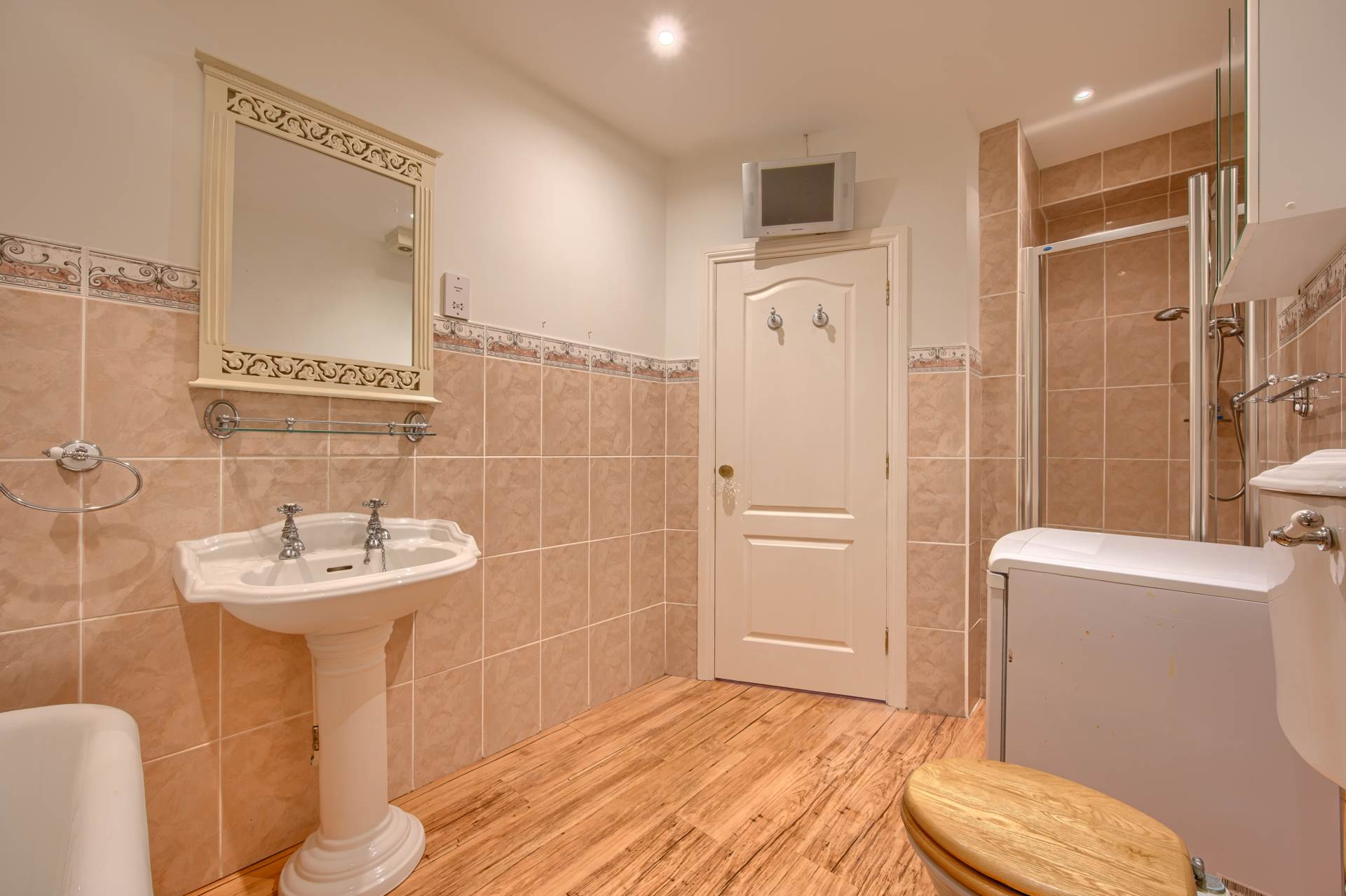 2 Les Grandes Maisons, Morley, Fort Road photo 17