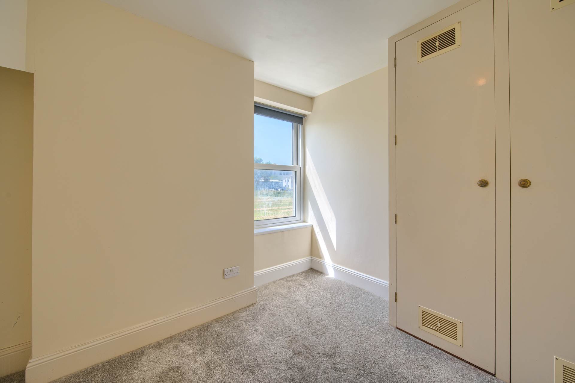 2 Le Marron Flats, Route Des Coutanchez, St Peter Port photo 3