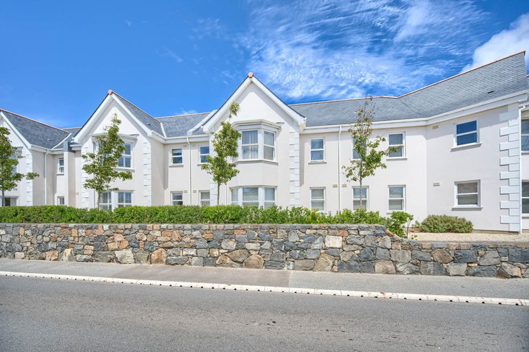Apt 8, Braye Gardens, Rue Du Tertre, Vale photo 1