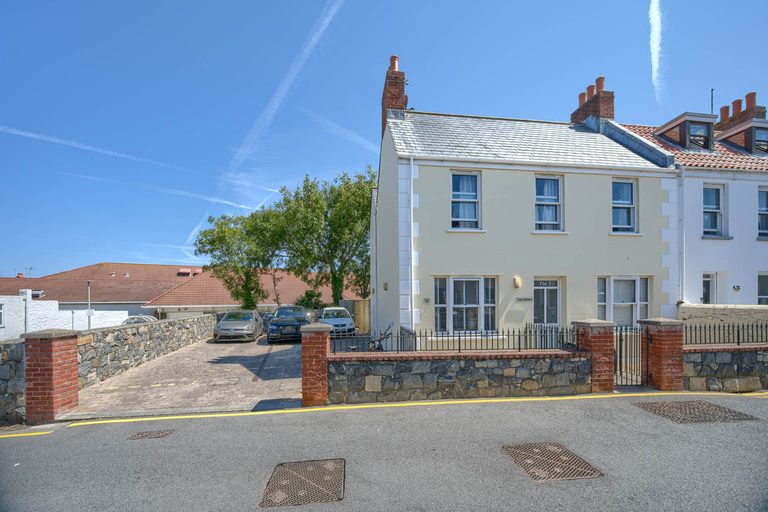 Flat 2 Les Ormes, Roland Road, St Sampson photo 1