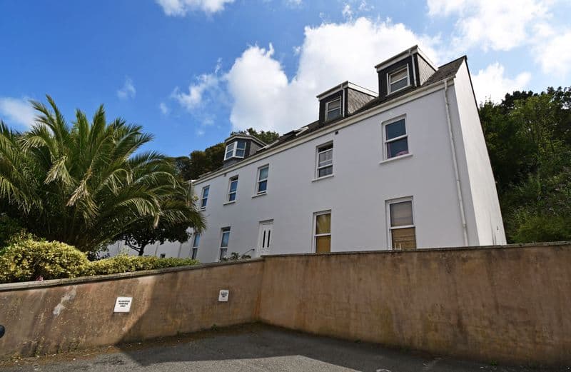 6 Millmount, La Charroterie, St Peter Port photo 1