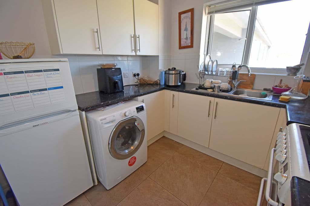 Flat 8, Rozel Court, Rozel Road, St Peter Port photo 5