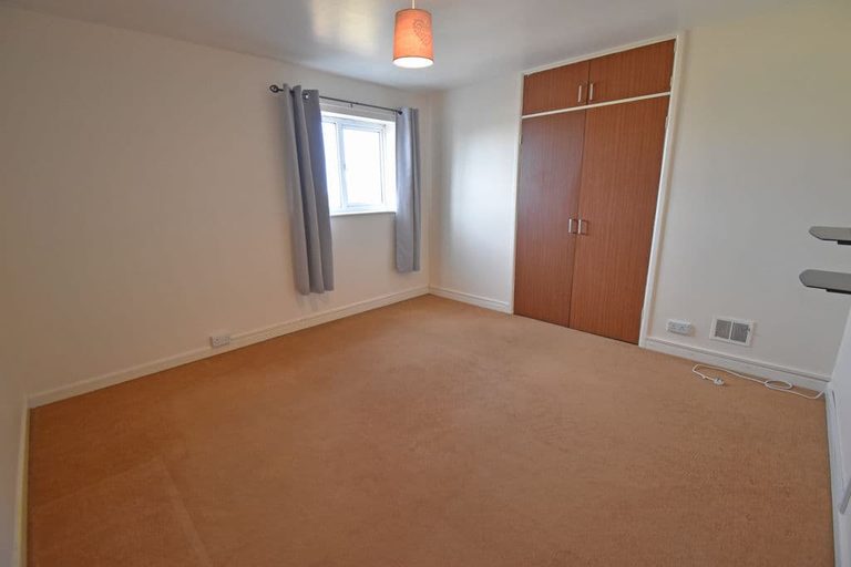 Flat 4, Rozel Court, Rozel Road, St Peter Port - photo 5 of 7