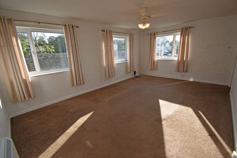 Flat 4, Rozel Court, Rozel Road, St Peter Port - photo 4 of 7