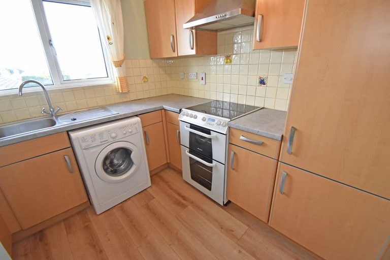 Flat 4, Rozel Court, Rozel Road, St Peter Port - photo 3 of 7