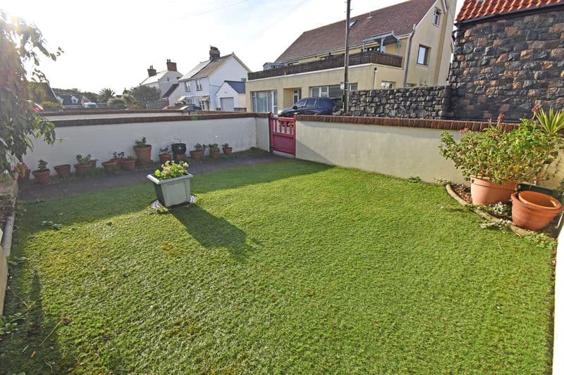 Lakeside, 1 Bromley Terrace, St Sampson photo 1