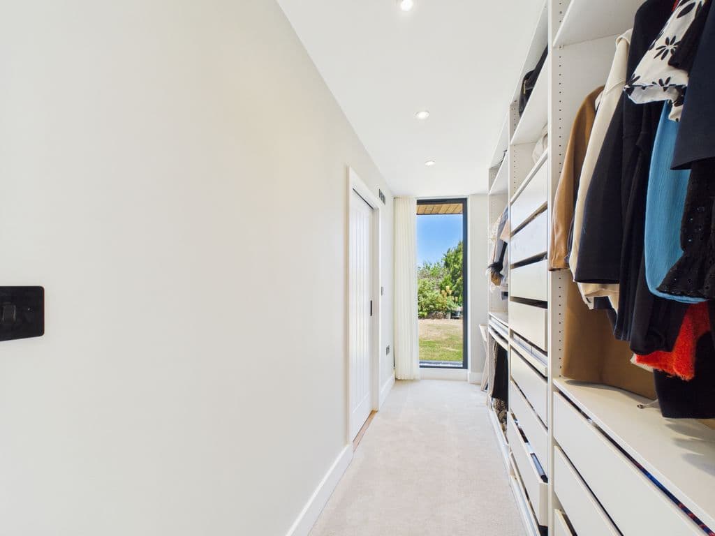 Cavendish, Rue De La Manoir, Forest photo 9