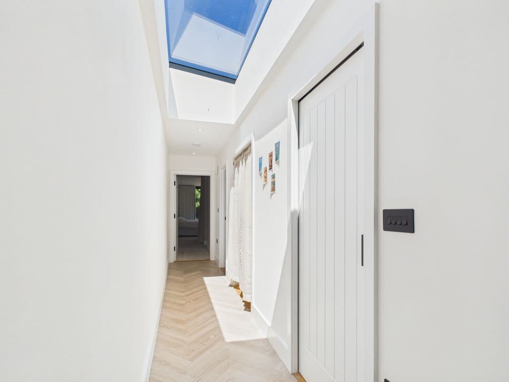 Cavendish, Rue De La Manoir, Forest photo 6