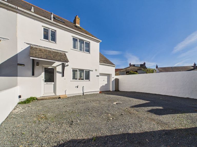 Bandol, Ivy Castle Lane, St Peter Port photo 1