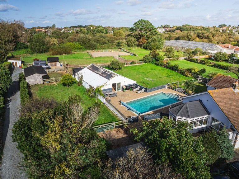 Clifton Cottage, Les Grands Marais, Vale - photo 1 of 18