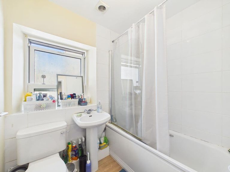 The Flat & Retail Unit, Suvide House, Nocq Road, St Sampson - photo 13 of 14