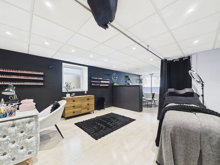The Flat & Retail Unit, Suvide House, Nocq Road, St Sampson - photo 3 of 14