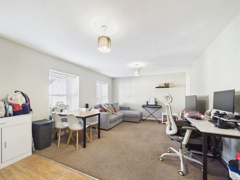 The Flat & Retail Unit, Suvide House, Nocq Road, St Sampson - photo 8 of 14