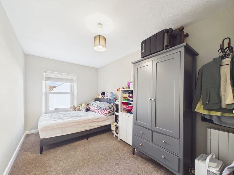 The Flat & Retail Unit, Suvide House, Nocq Road, St Sampson - photo 2 of 14