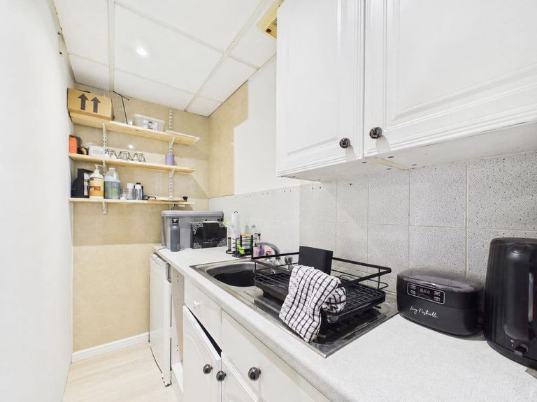The Flat & Retail Unit, Suvide House, Nocq Road, St Sampson - photo 7 of 14