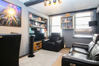 Apartment 5 photo 3