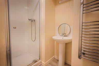 Basement Flat photo 5