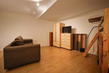 Basement Flat photo 2