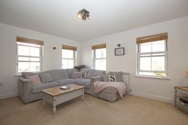 2 Maple Place photo 3
