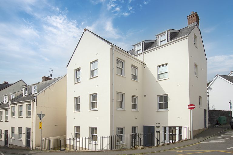 2 Maple Place photo 1