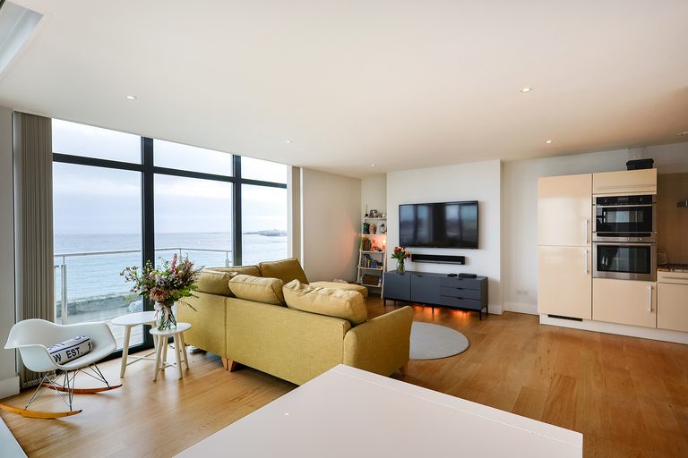 Apartment 10 - photo 1 of 11