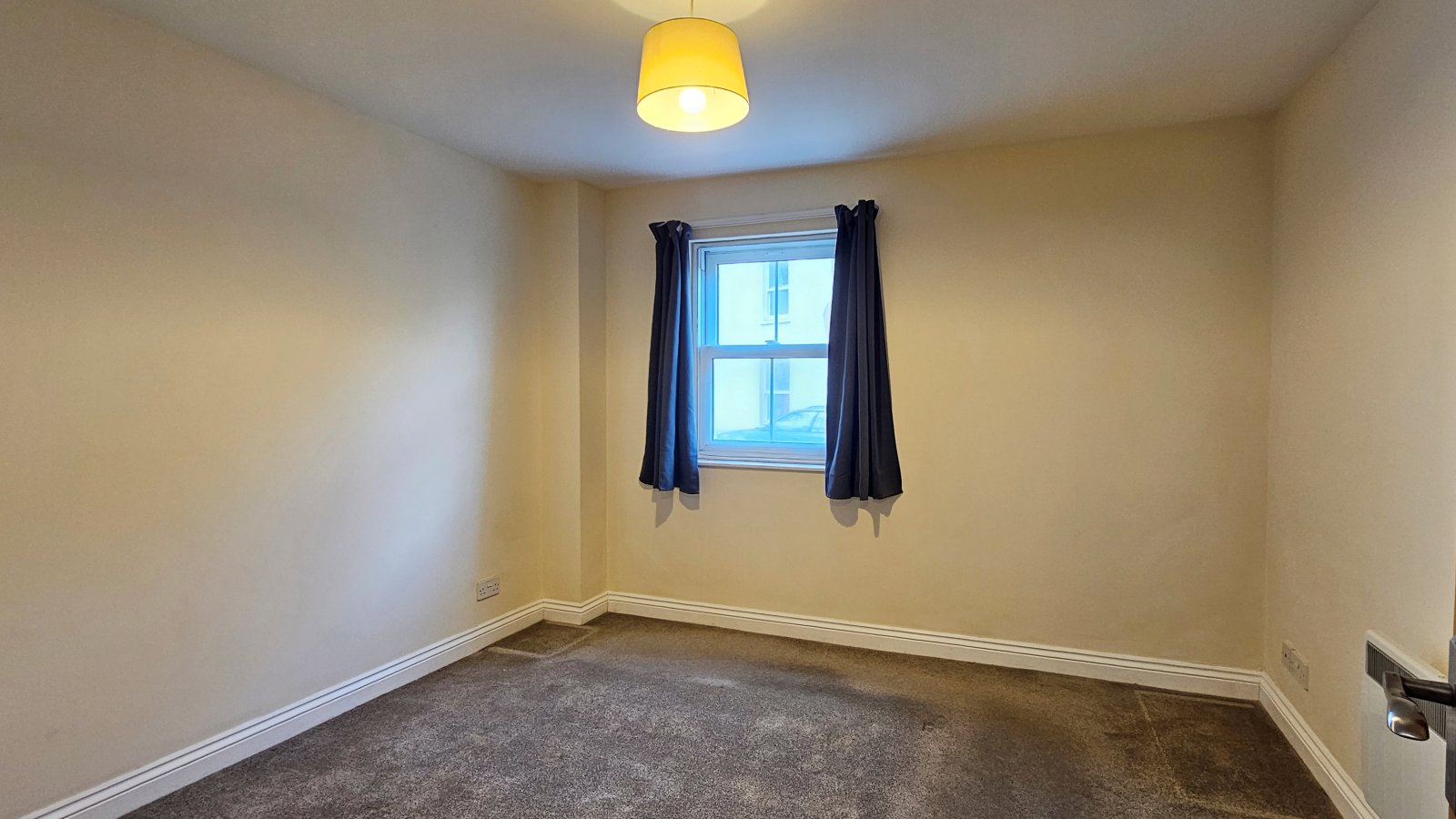 Flat 4, 2 Weighbridge House photo 3