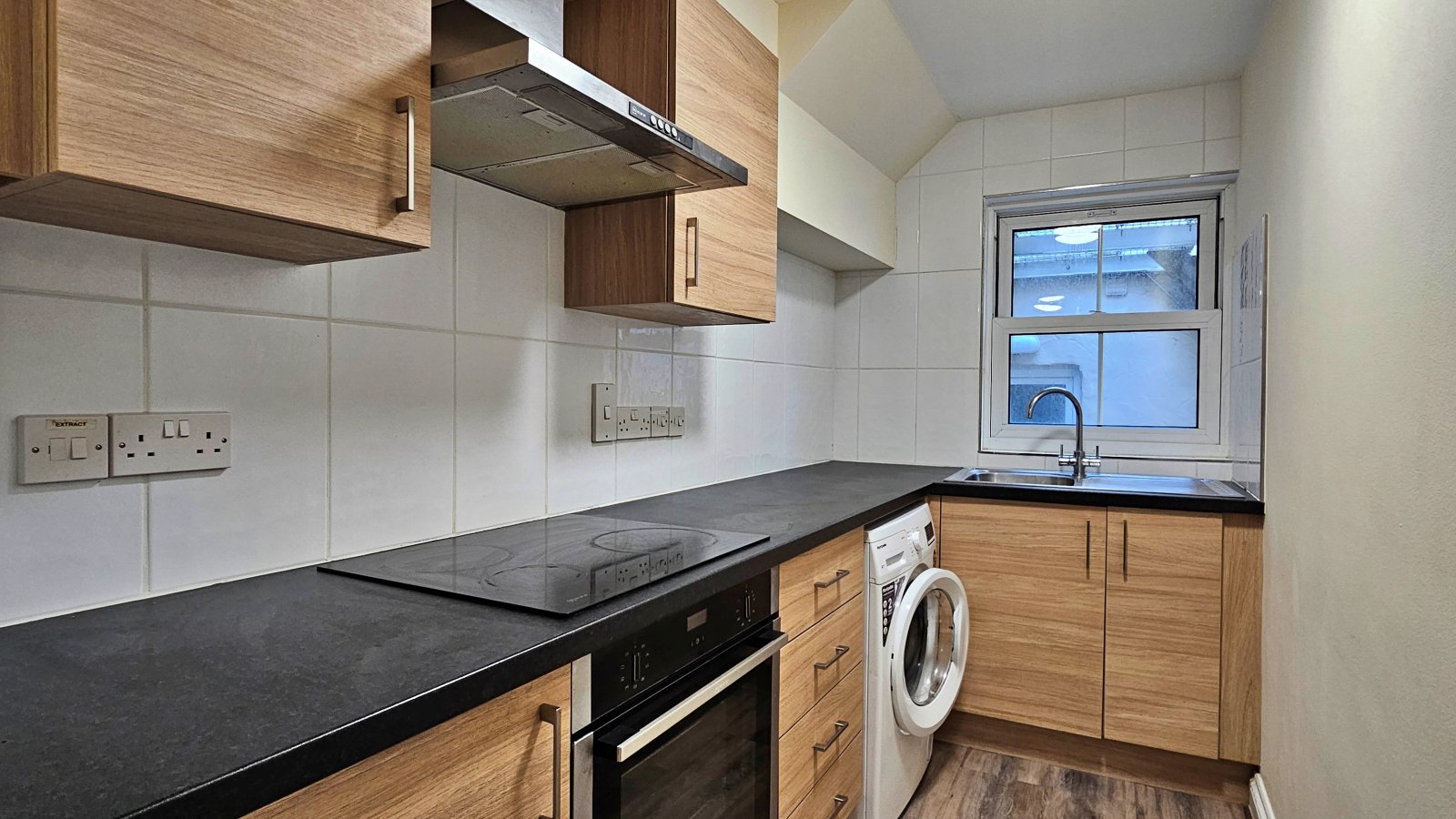 Flat 4, 2 Weighbridge House photo 10