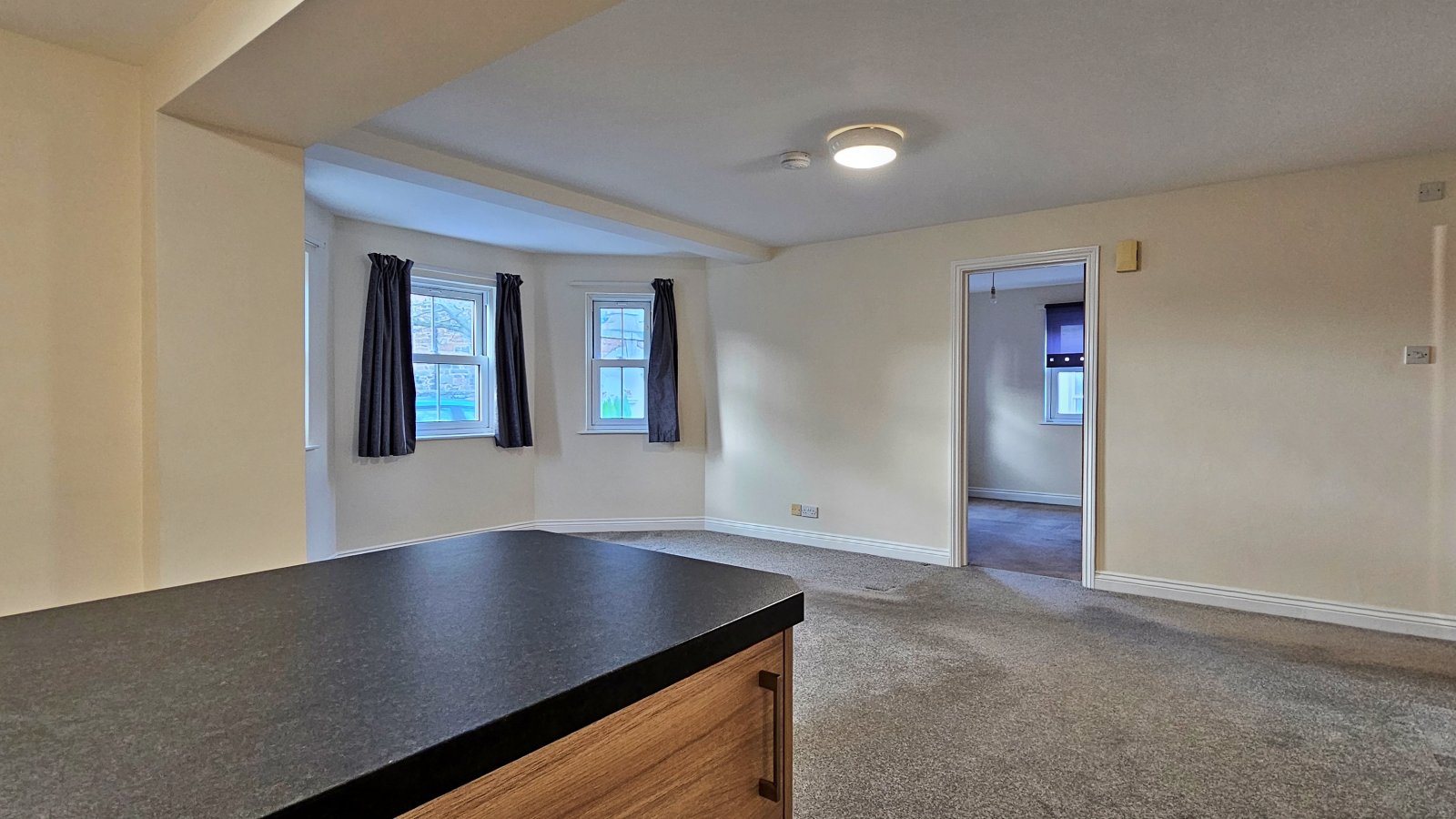 Flat 4, 2 Weighbridge House photo 9