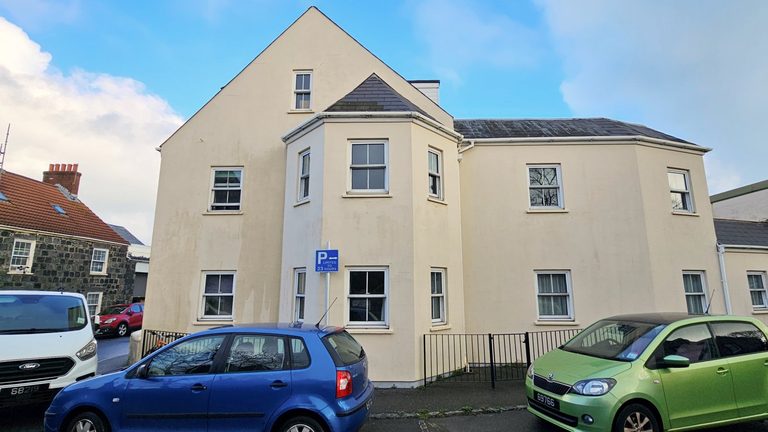 Flat 4, 2 Weighbridge House photo 1