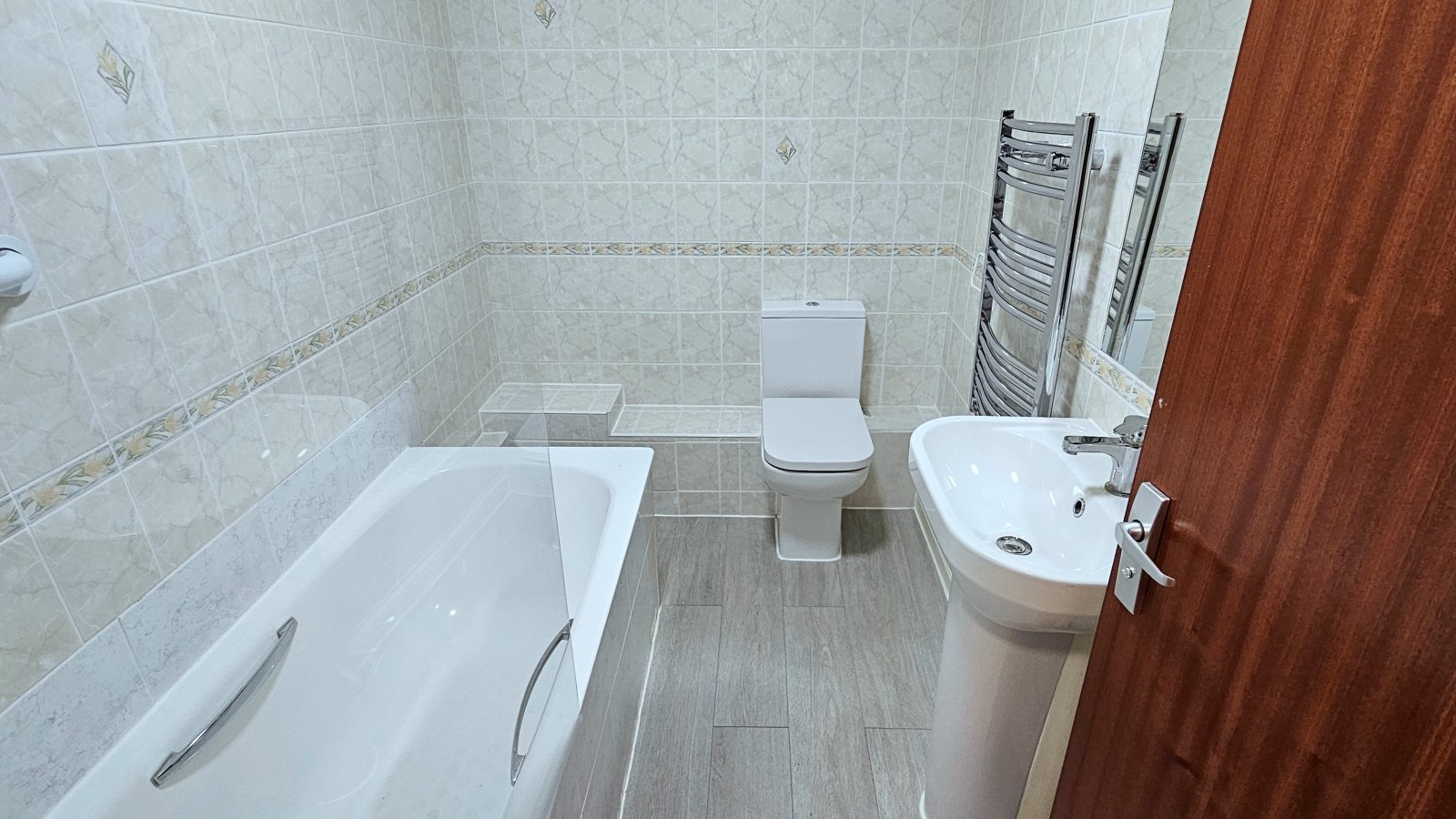 Flat 6, 2 Weighbridge House photo 5