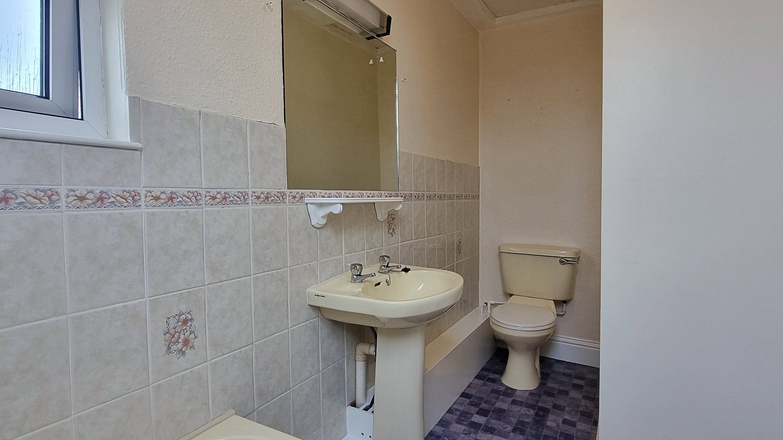 Flat 3, 2 Weighbridge House photo 7