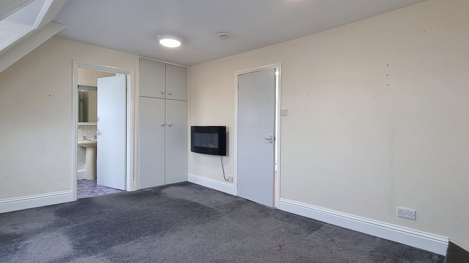 Flat 3, 2 Weighbridge House photo 5