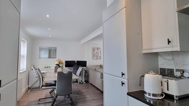 Apt 5, Pavilion House photo 4