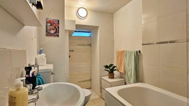 Flat 1, 100 Victoria Road photo 2
