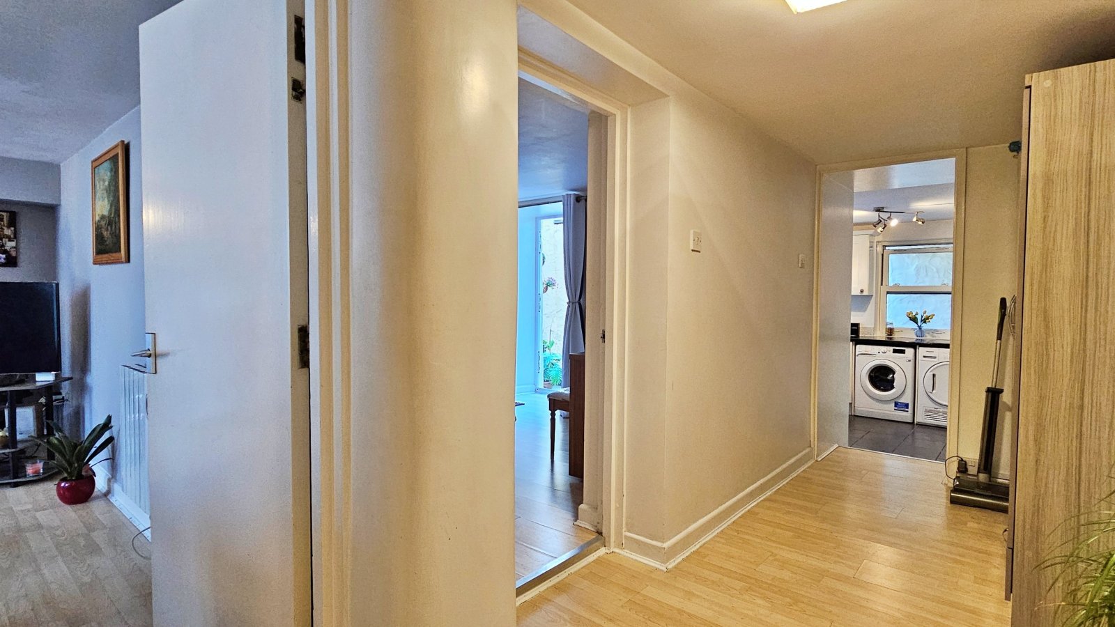Flat 1, 100 Victoria Road photo 4