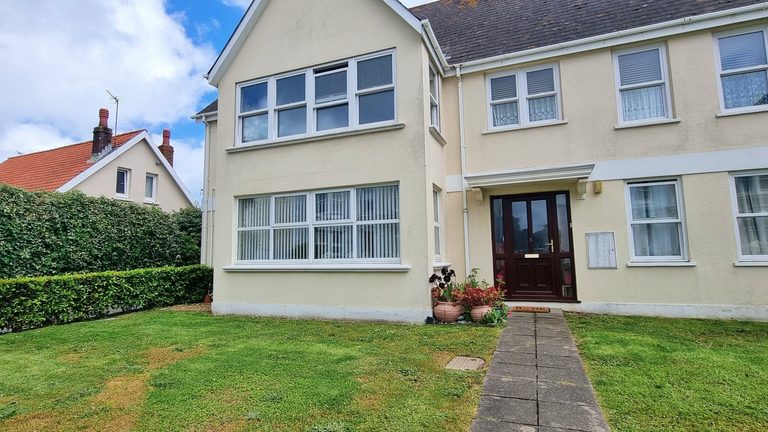 1 Mandeville Court photo 1