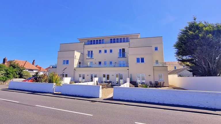 3, L'ancresse Lodge Apartments photo 1