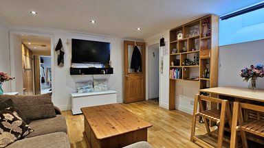 Flat 1, 24a, Pedvin Street photo 4