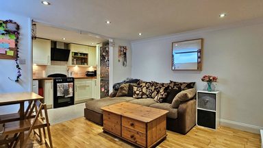 Flat 1, 24a, Pedvin Street photo 5