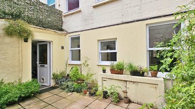 Flat 1, 24a, Pedvin Street photo 2