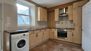 Flat 2, 2 Weighbridge House photo 7