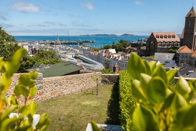 4, Clifton Crest photo 36