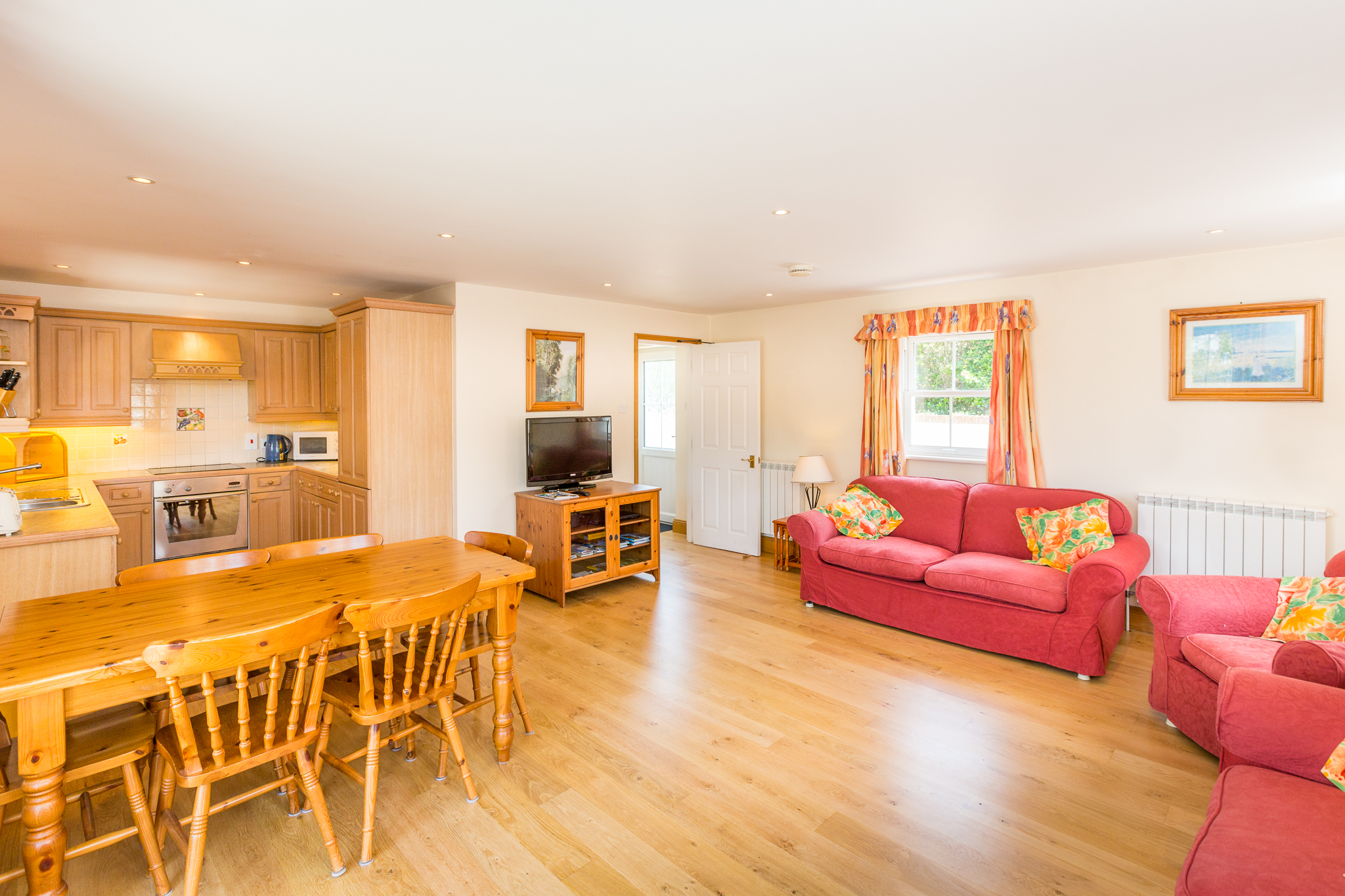 Le Faucon Cottage (Short Term Let) photo 2