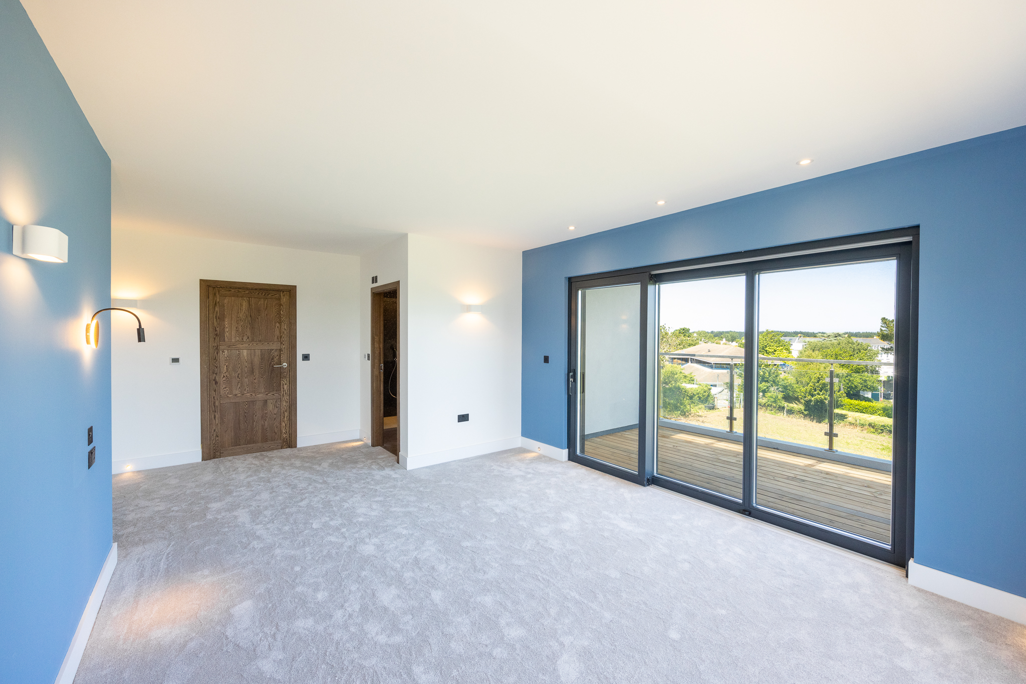 Stunning New House photo 32
