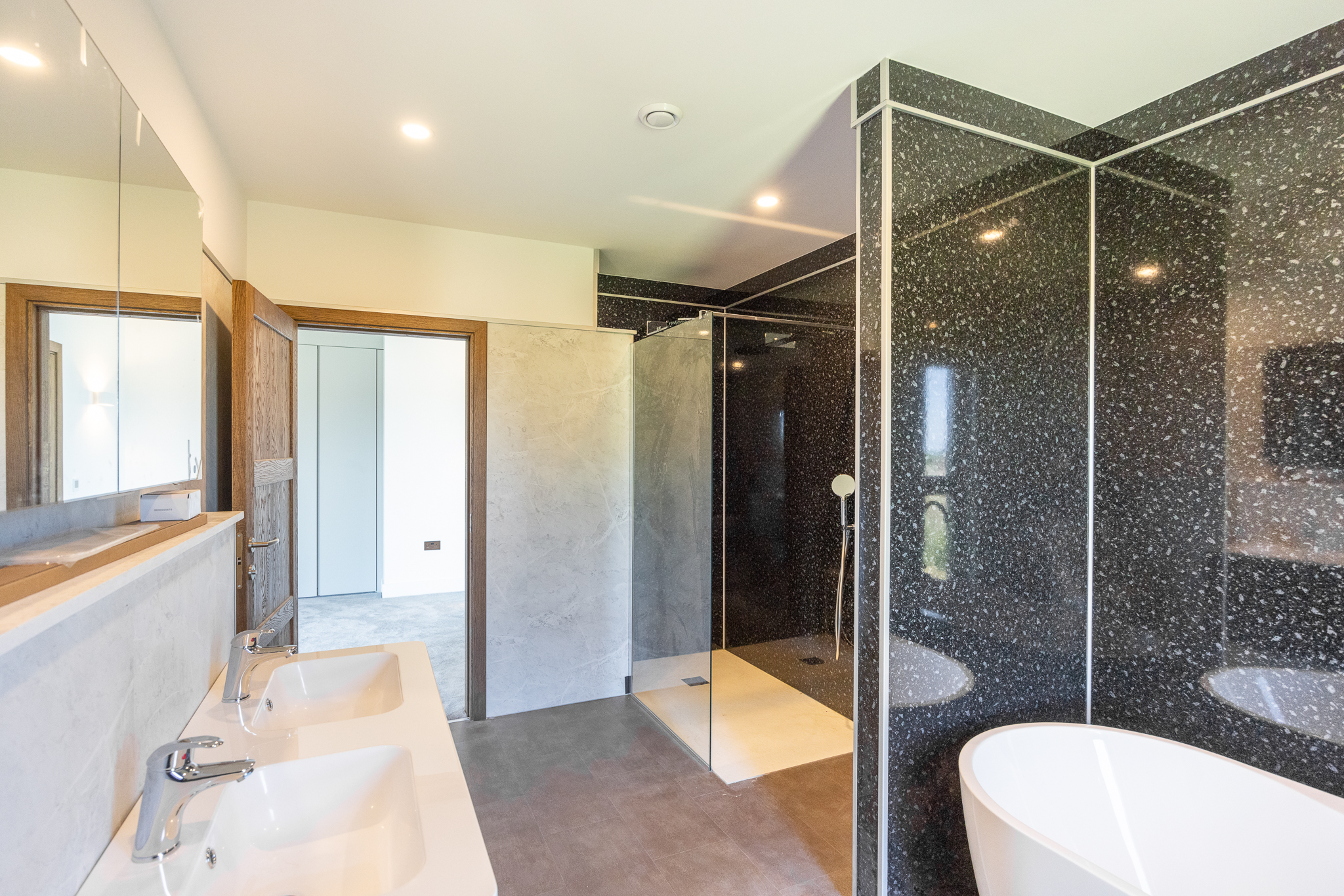 Stunning New House photo 40