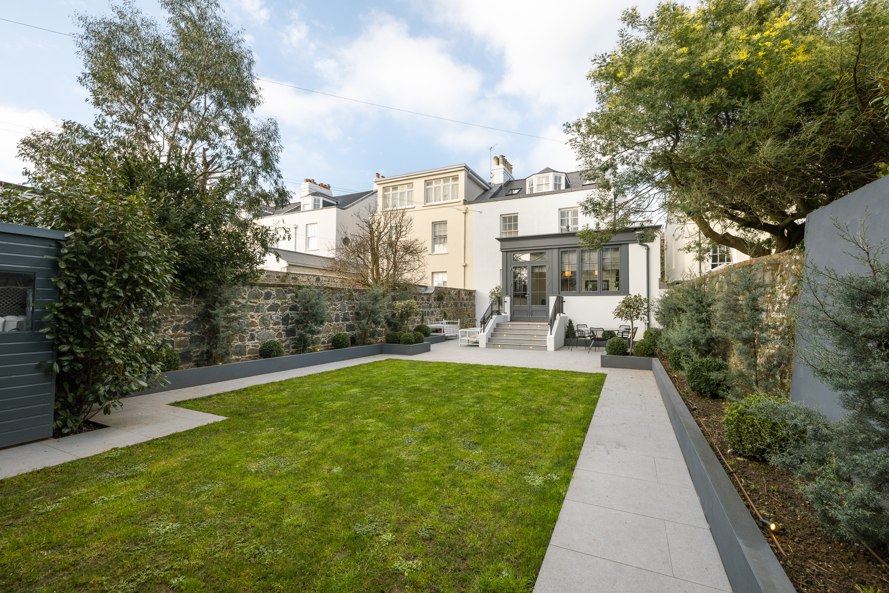Mesnil Brock photo 72