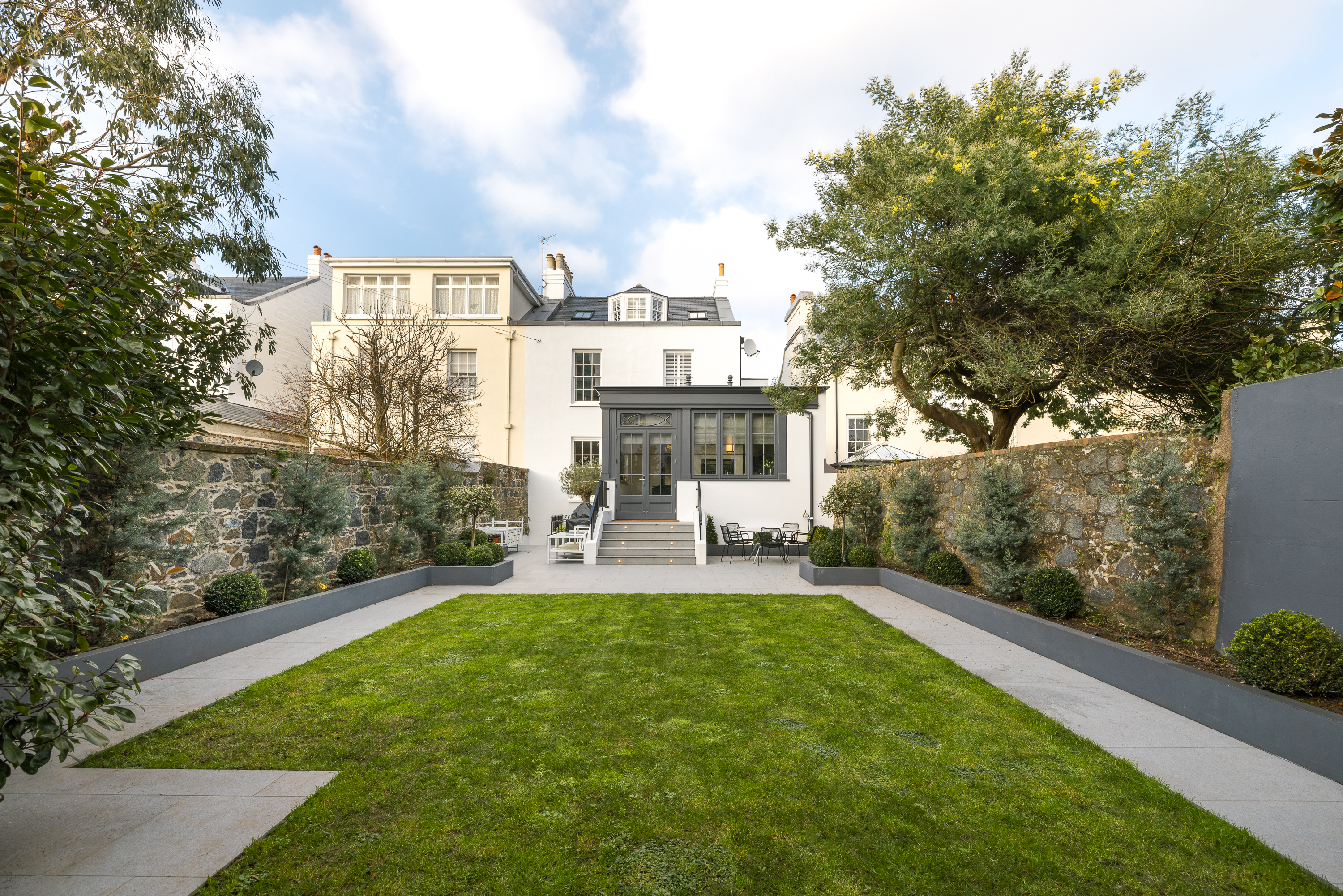 Mesnil Brock photo 1