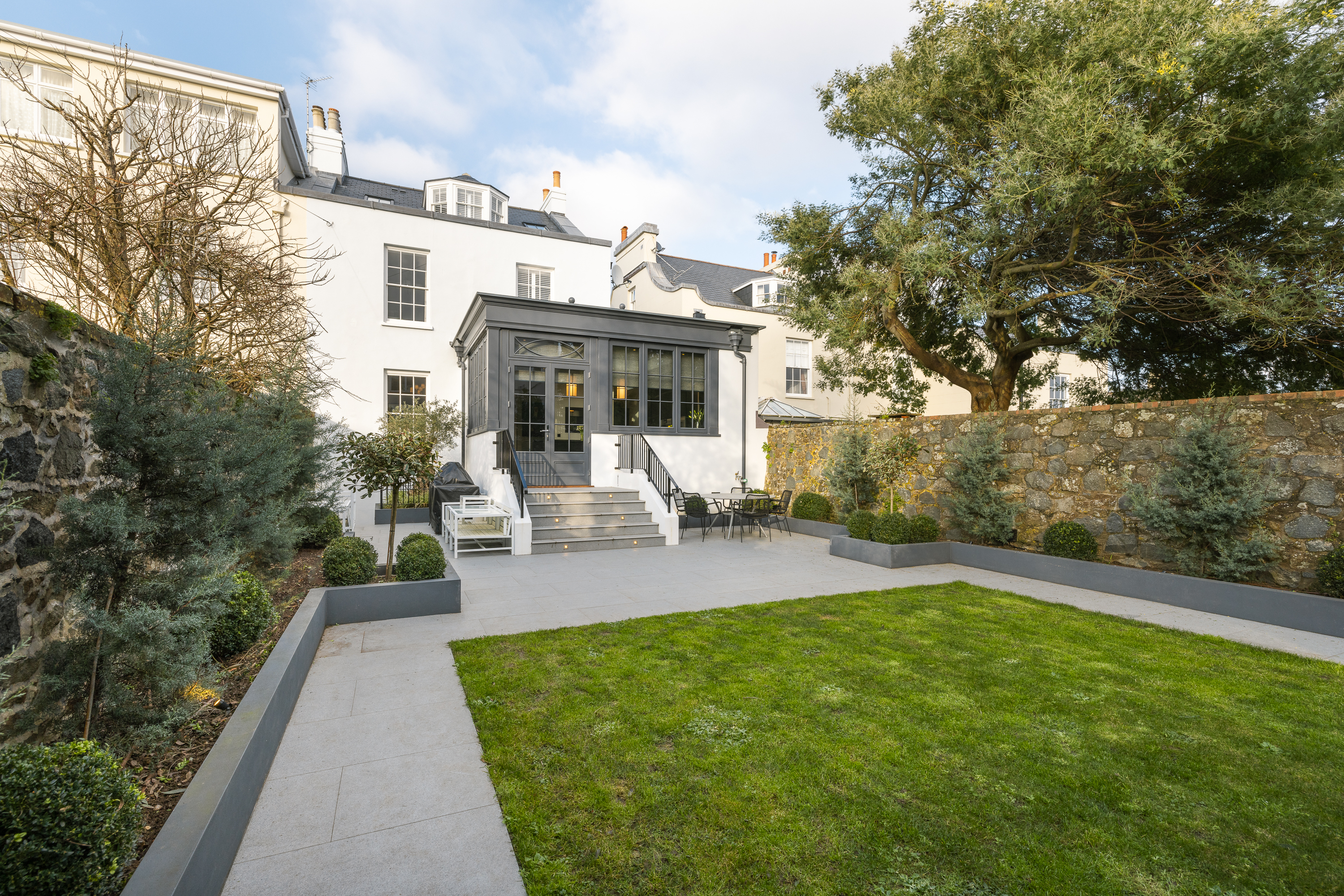 Mesnil Brock photo 74