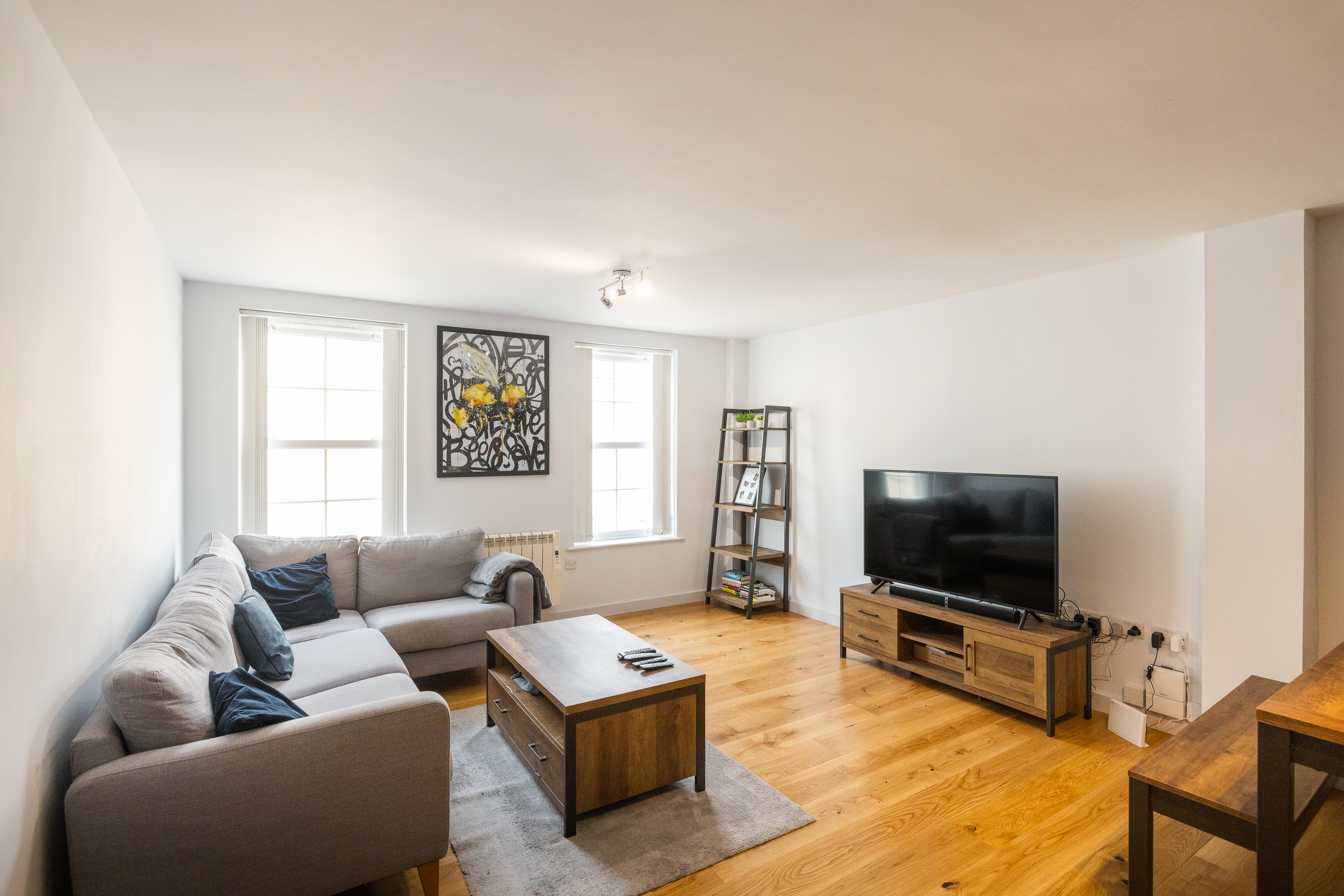 Apt. 1, 13-15 Victoria Road photo 1