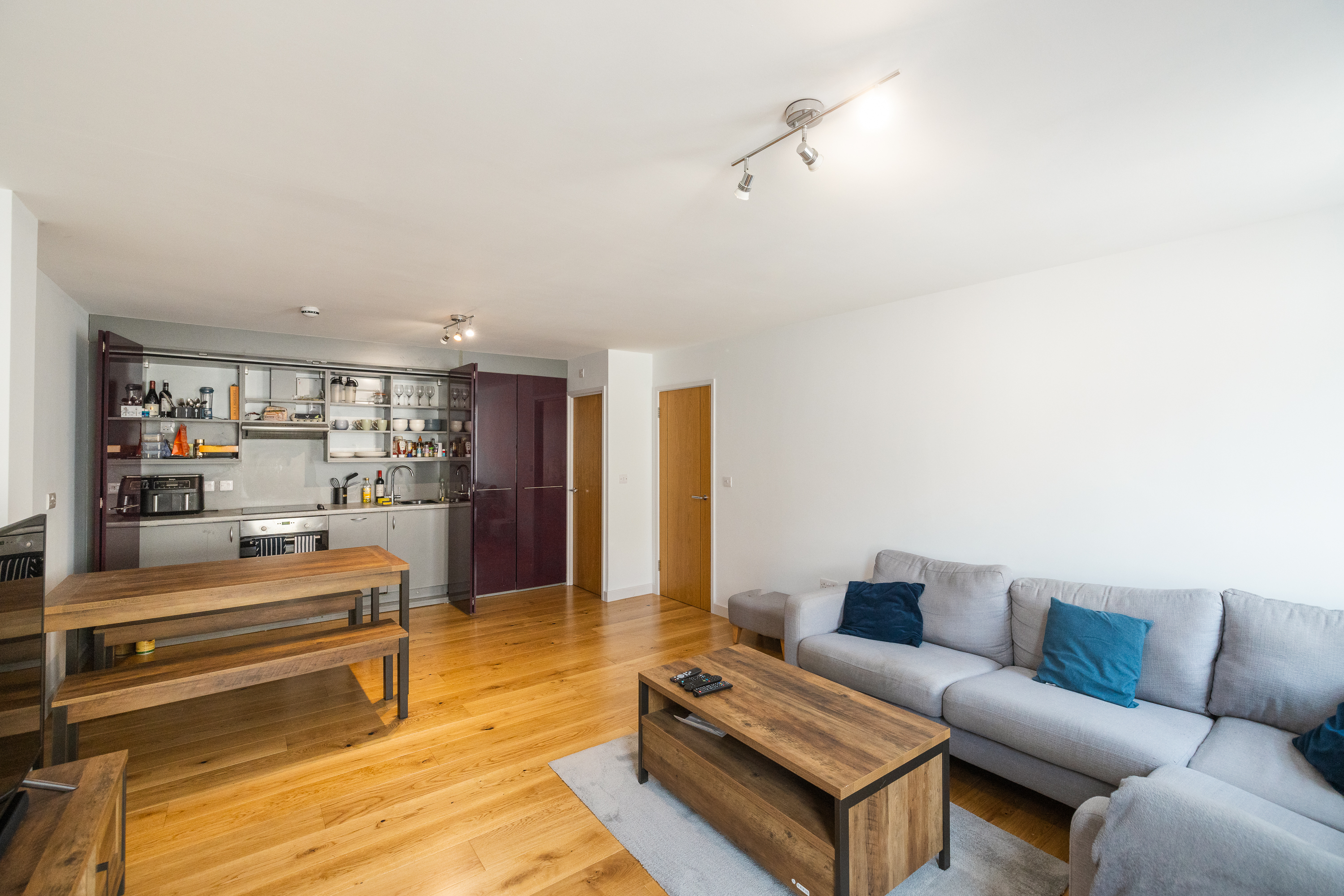 Apt. 1, 13-15 Victoria Road photo 7